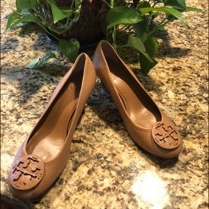 Beautiful tan Tory Burch wedge heels